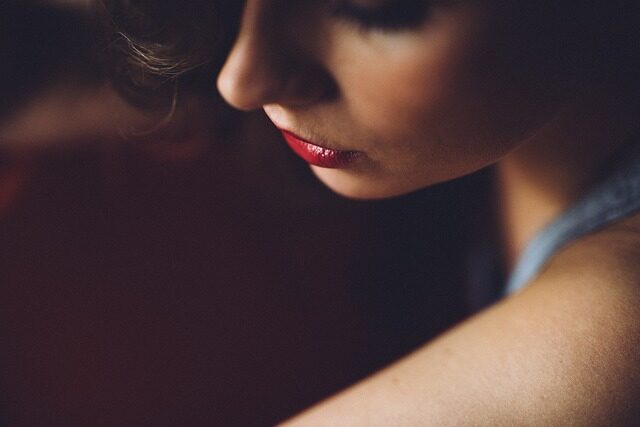 Cómo afilar el lápiz labial de NARS