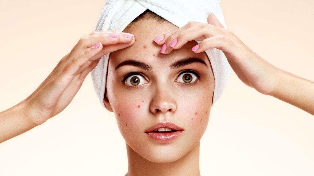 Cómo explotar un grano sin dañar la piel